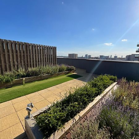 Deluxe Double Bed In Shared Apt Near Canary Wharf, City Airport & O2 Arena With Thames View London Exterior foto