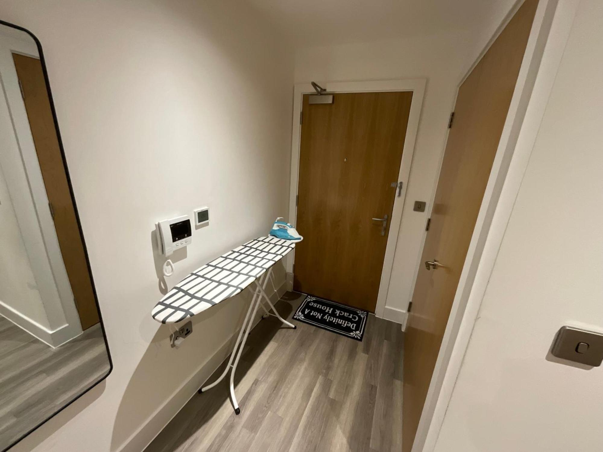 Deluxe Double Bed In Shared Apt Near Canary Wharf, City Airport & O2 Arena With Thames View London Exterior foto