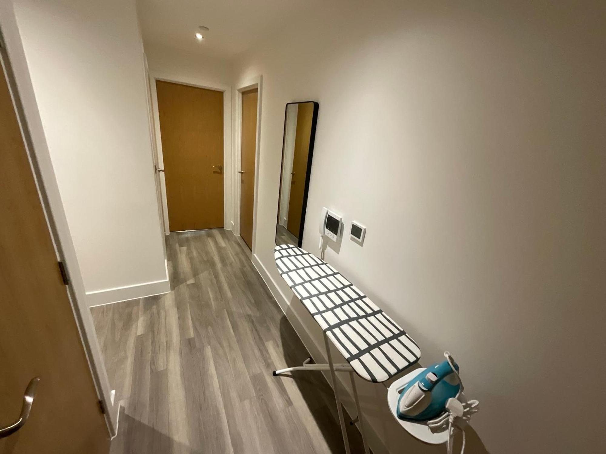 Deluxe Double Bed In Shared Apt Near Canary Wharf, City Airport & O2 Arena With Thames View London Exterior foto
