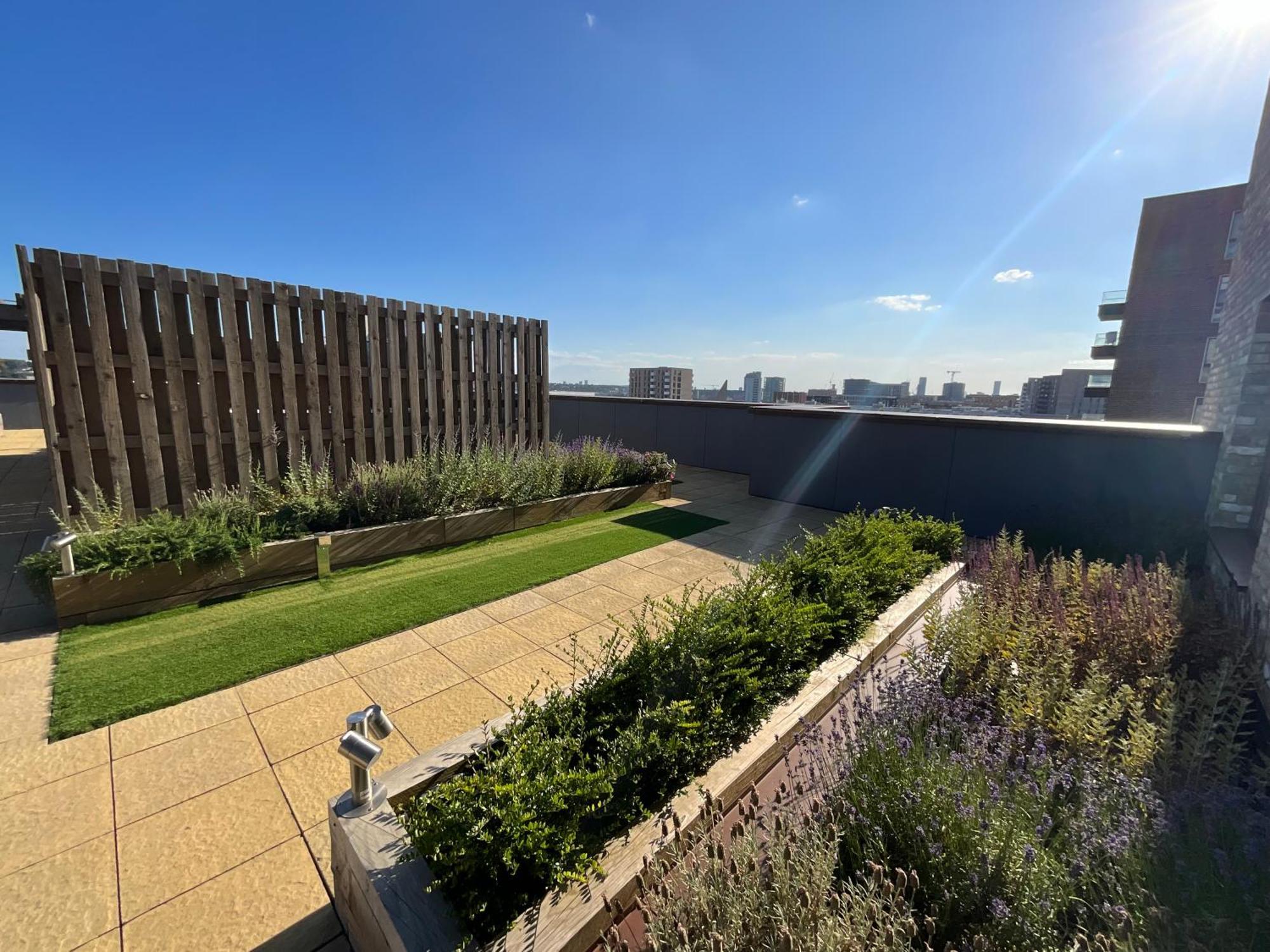 Deluxe Double Bed In Shared Apt Near Canary Wharf, City Airport & O2 Arena With Thames View London Exterior foto