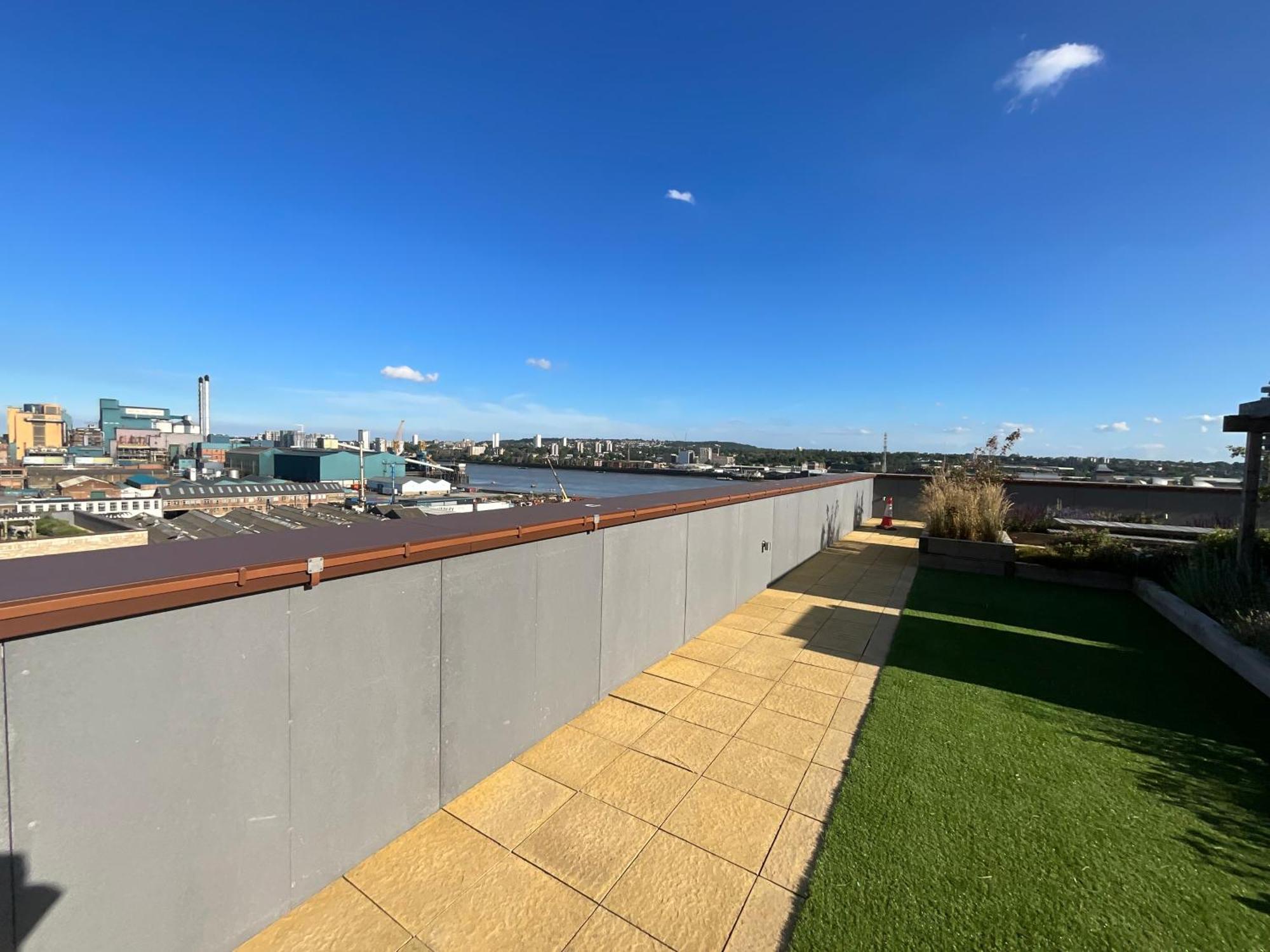 Deluxe Double Bed In Shared Apt Near Canary Wharf, City Airport & O2 Arena With Thames View London Exterior foto