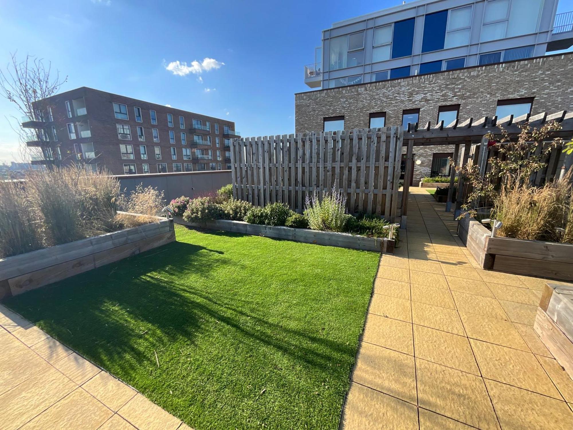 Deluxe Double Bed In Shared Apt Near Canary Wharf, City Airport & O2 Arena With Thames View London Exterior foto