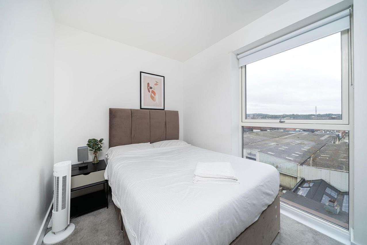 Deluxe Double Bed In Shared Apt Near Canary Wharf, City Airport & O2 Arena With Thames View London Exterior foto