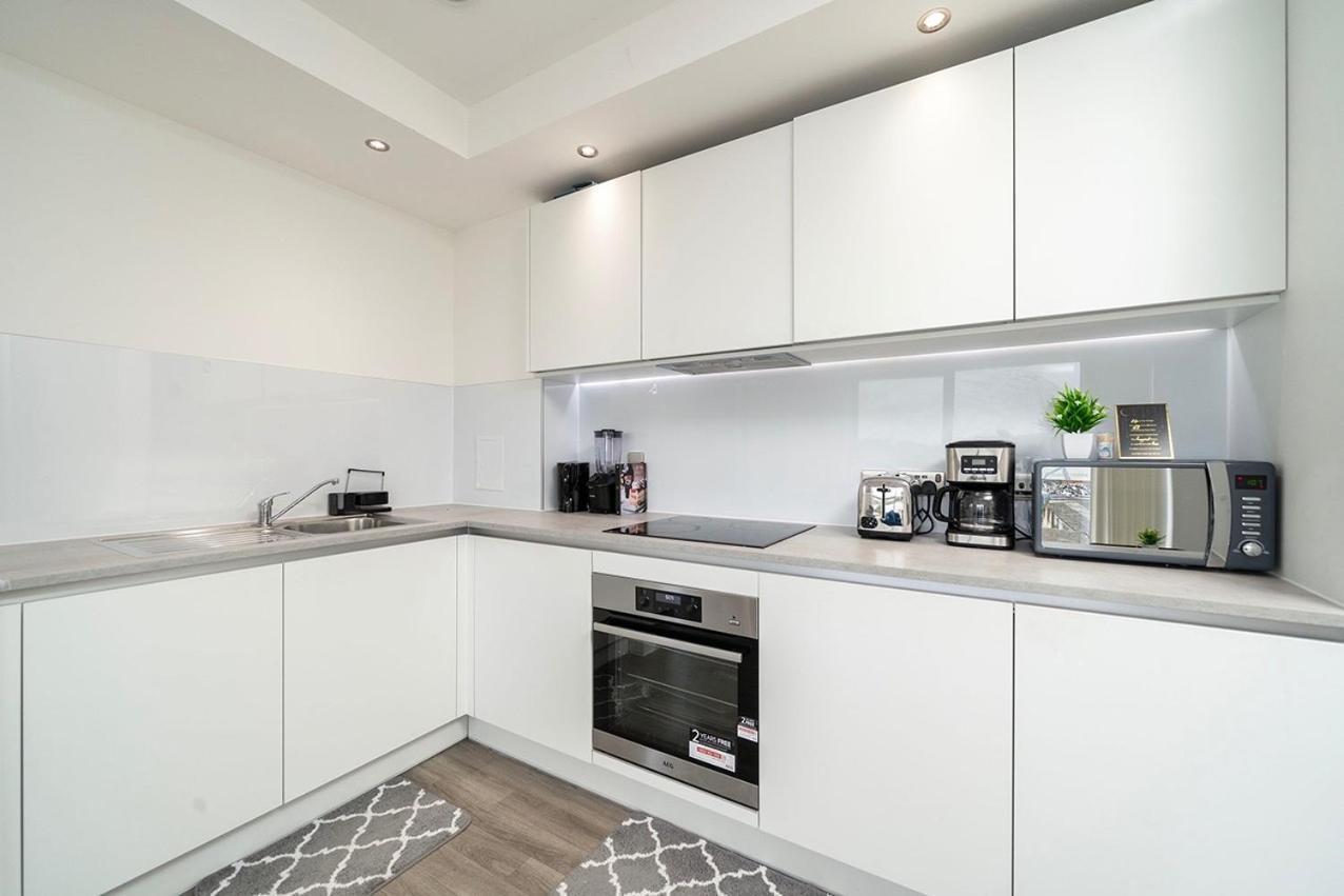 Deluxe Double Bed In Shared Apt Near Canary Wharf, City Airport & O2 Arena With Thames View London Exterior foto