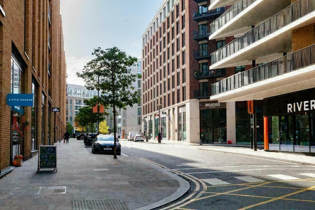 Deluxe Double Bed In Shared Apt Near Canary Wharf, City Airport & O2 Arena With Thames View London Exterior foto
