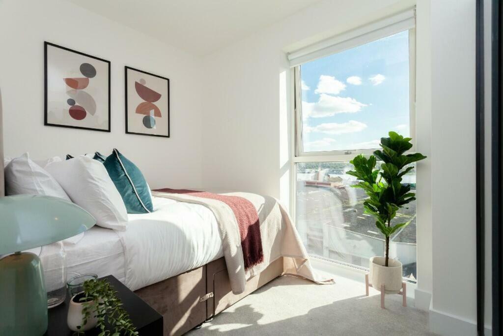 Deluxe Double Bed In Shared Apt Near Canary Wharf, City Airport & O2 Arena With Thames View London Exterior foto