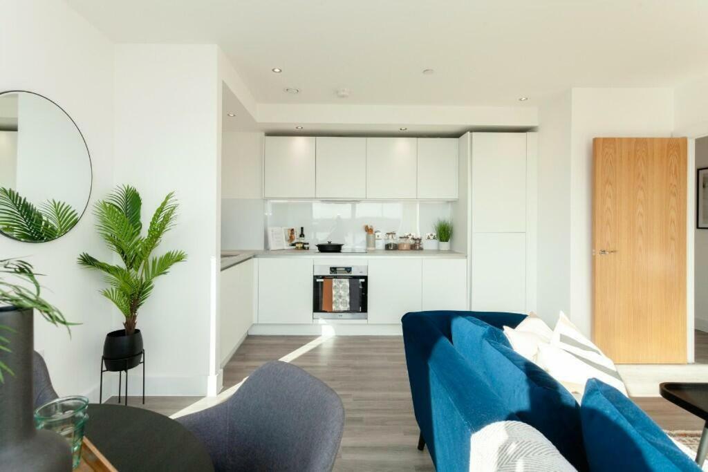 Deluxe Double Bed In Shared Apt Near Canary Wharf, City Airport & O2 Arena With Thames View London Exterior foto