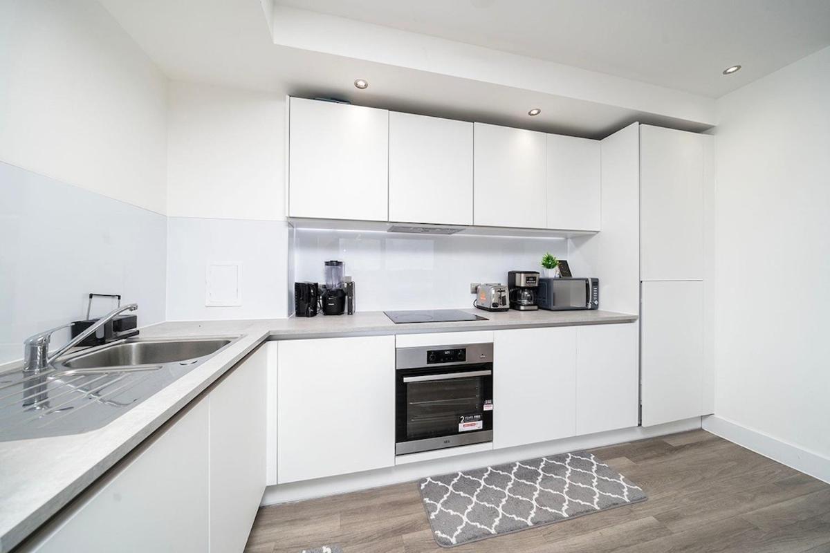 Deluxe Double Bed In Shared Apt Near Canary Wharf, City Airport & O2 Arena With Thames View London Exterior foto