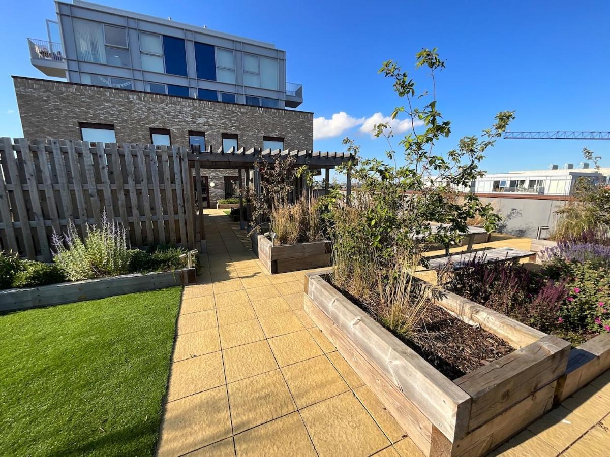 Deluxe Double Bed In Shared Apt Near Canary Wharf, City Airport & O2 Arena With Thames View London Exterior foto